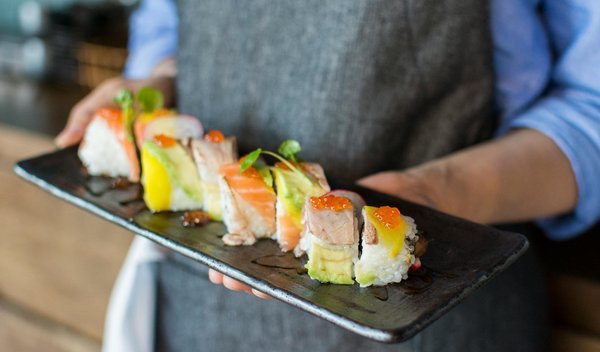 Comment choisir une croisière qui offre des cours de cuisine japonaise avec des chefs locaux?